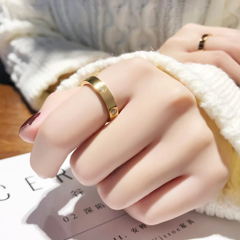 MONA – Sleek Modern Gold Ring