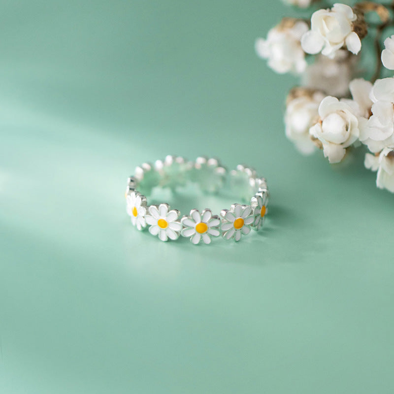 MAISY – Blooming Daisy Ring