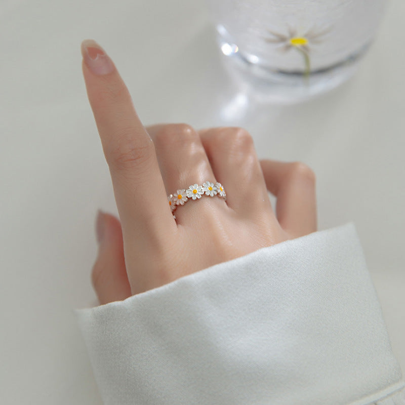 MAISY – Blooming Daisy Ring
