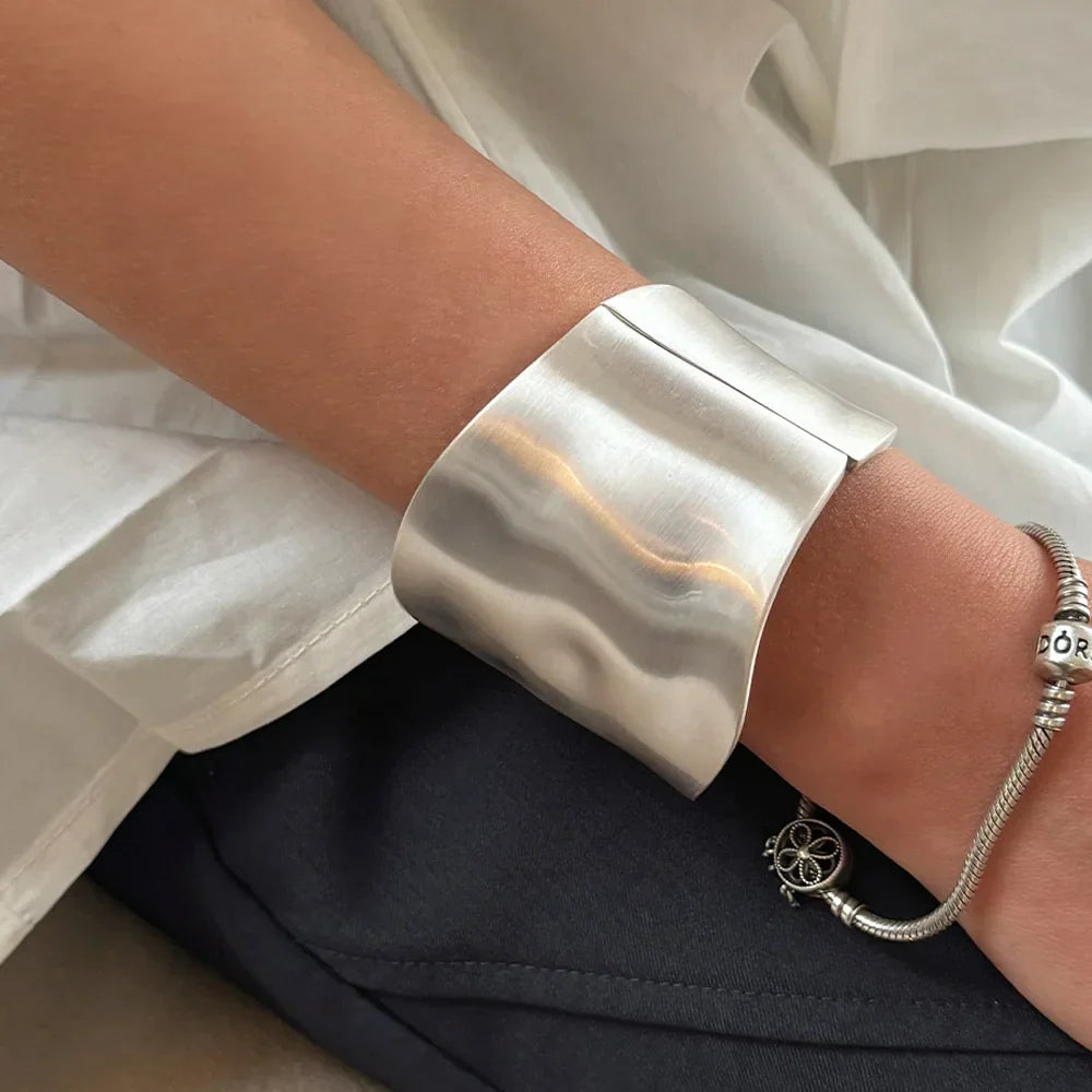 RAYNA – Chic Asymmetric Statement Bangle