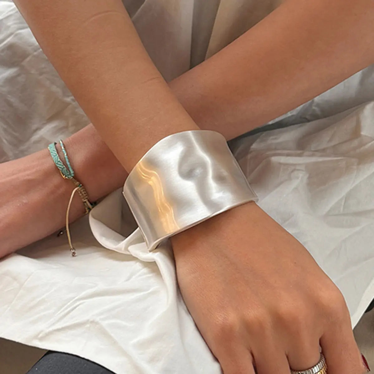 RAYNA – Chic Asymmetric Statement Bangle