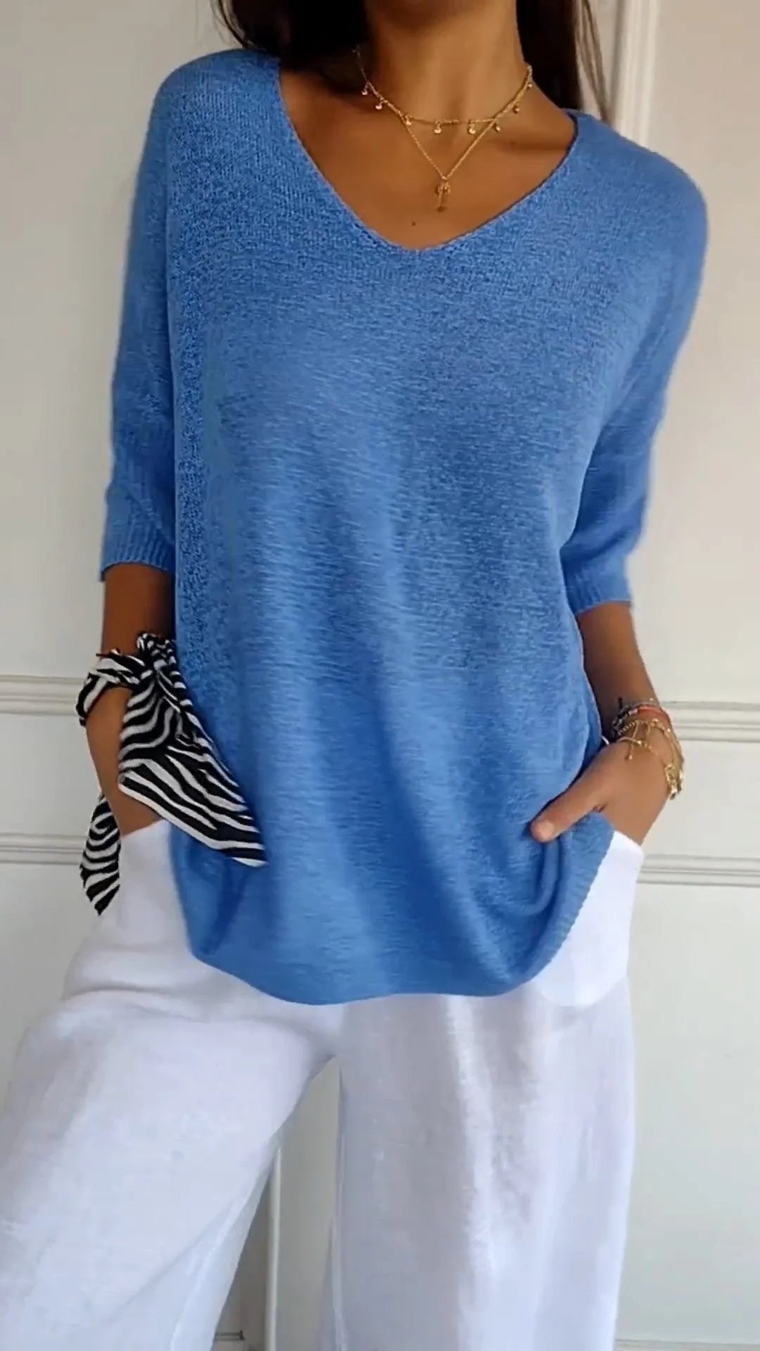 LAUREN - Casual V-Neck Top