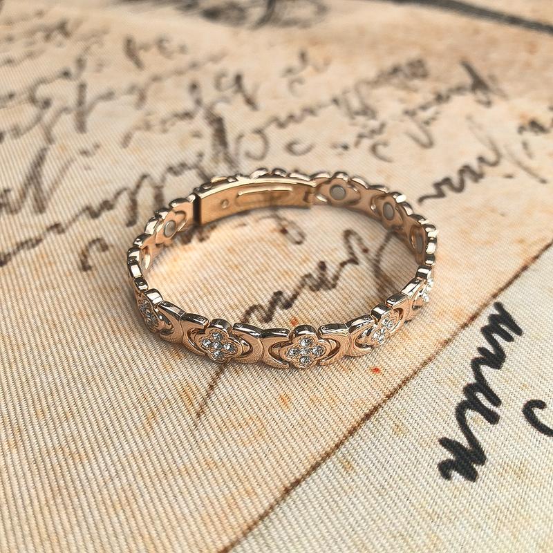 AURELIA – Elegant Magnetic Copper Bangle