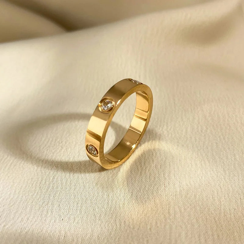 MONA – Sleek Modern Gold Ring