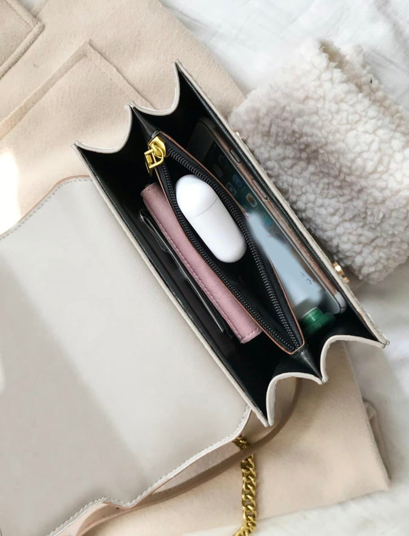 SIMONE - Timeless Luxury Chain Bag