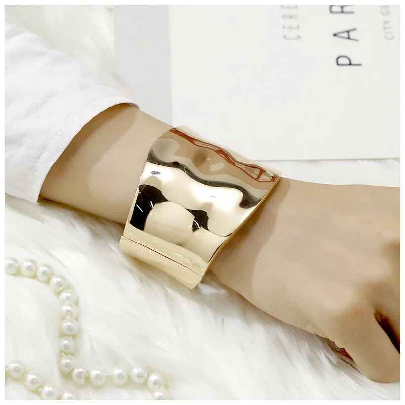 RAYNA – Chic Asymmetric Statement Bangle